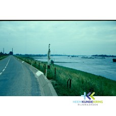 Spijk 1970 Spijksedijk met Rijn Coll. H.Meijer